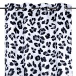 Záves AmeliaHome Wild s priechodkami 140x250 cm čierno-biely