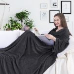 Deka s rukávmi DecoKing Lazy uhľová
