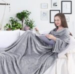 Deka s rukávmi DecoKing Lazy oceľová