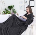 Deka s rukávmi DecoKing Lazy uhľová