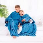 Detská deka s rukávmi DecoKing Lazy tmavomodrá