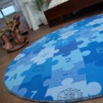 Detský guľatý koberec PUZZLE modrý