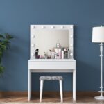 Minimalistický toaletný stolík Alisson III s LED zrkadlom a taburetom biely